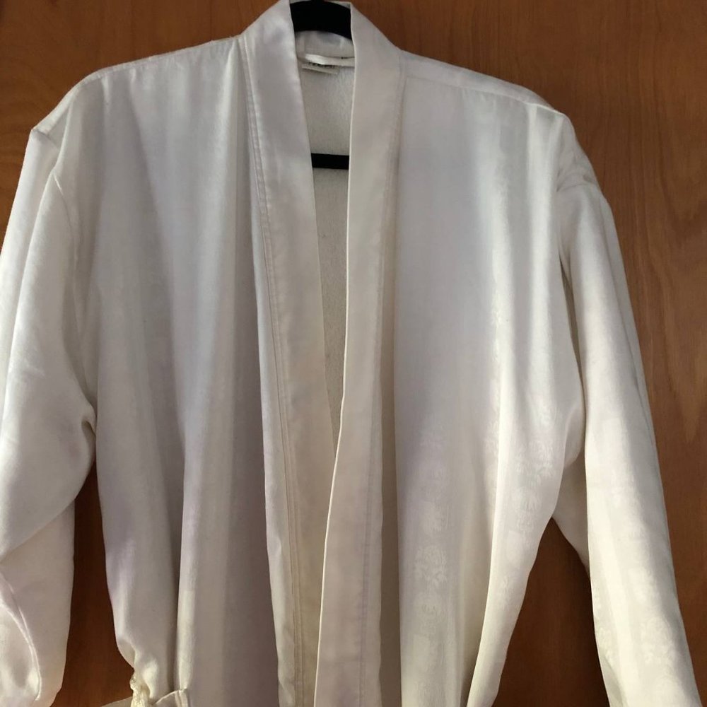 Luxury Vintage  TCM Bathrobe Ivory White - Picture 3 of 14